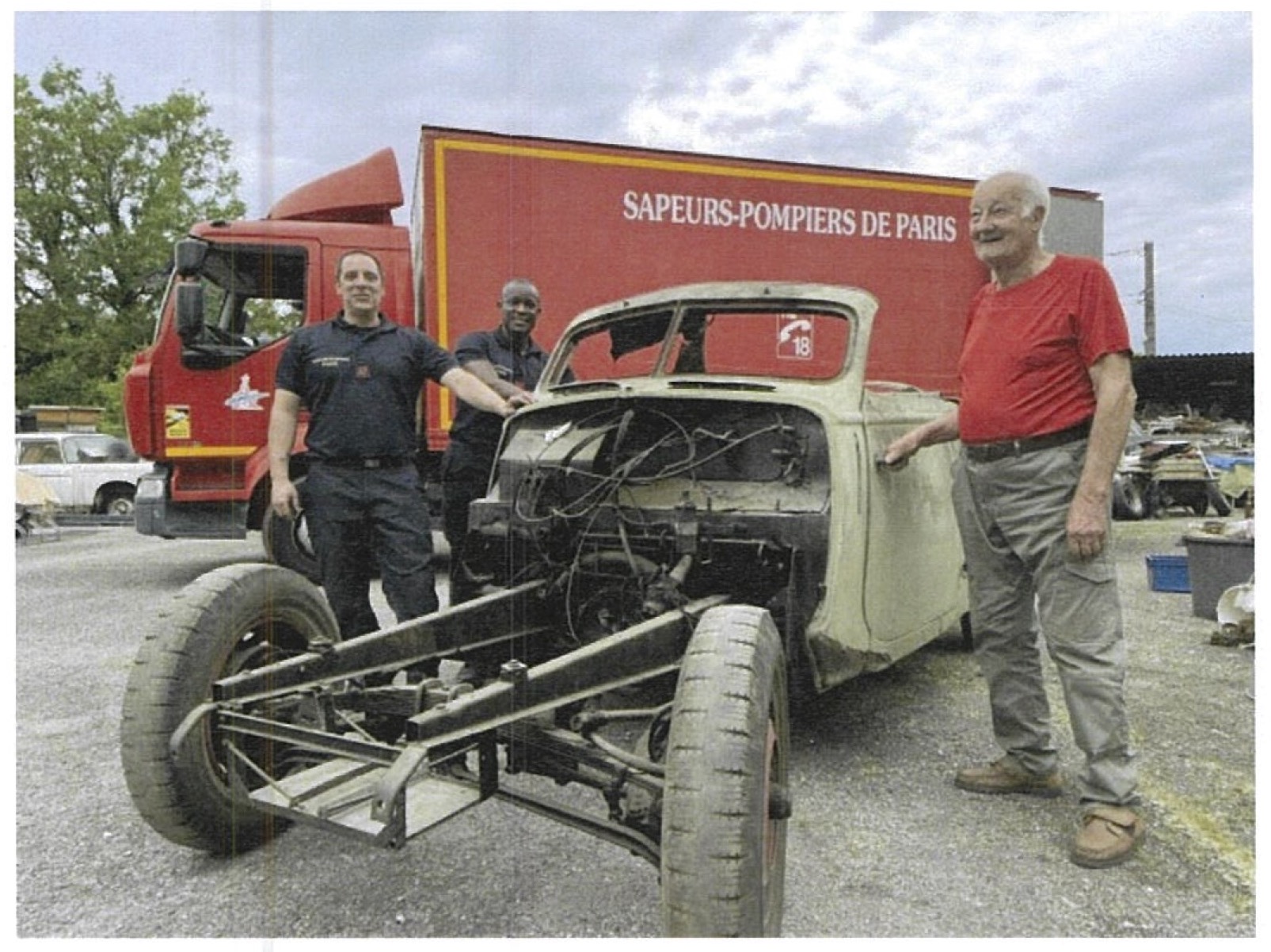 Ce collectionneur offre sa Peugeot 402 Torpedo
